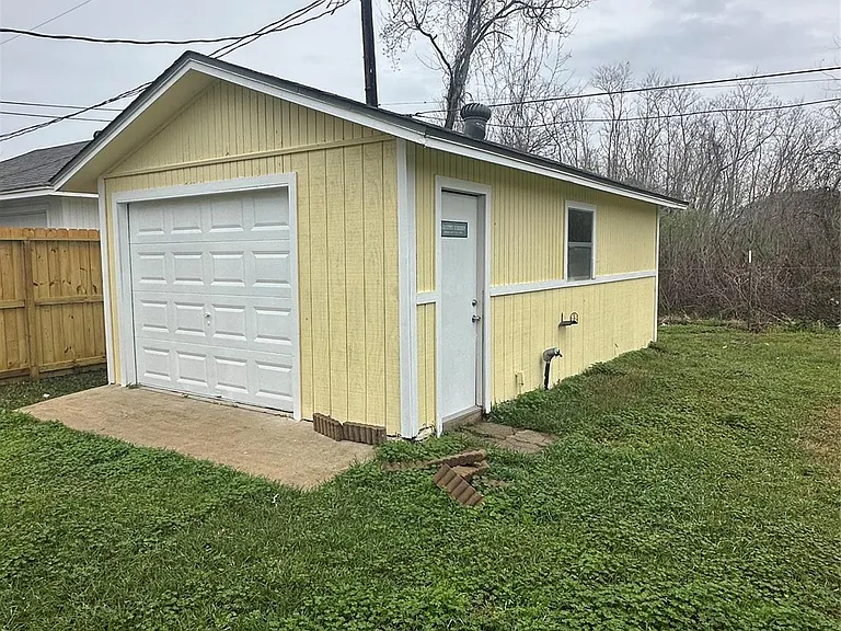 501 Cindyrella Dr — Photo 16