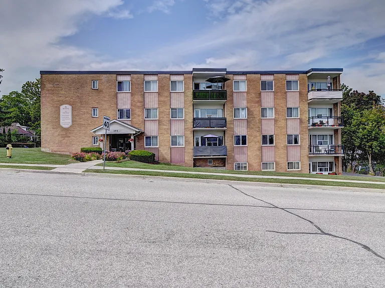 392 Dolph St S — Photo 2