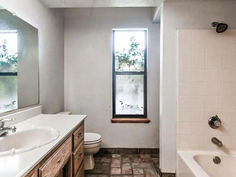 1215 Beasley St — Photo 9