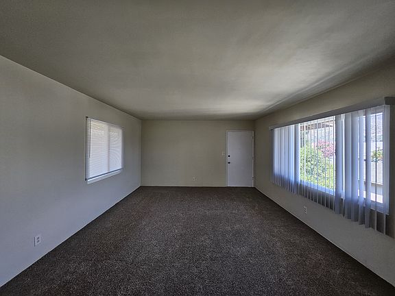 3rd image of 2104 1/2 N Lincoln St #2104-1/2