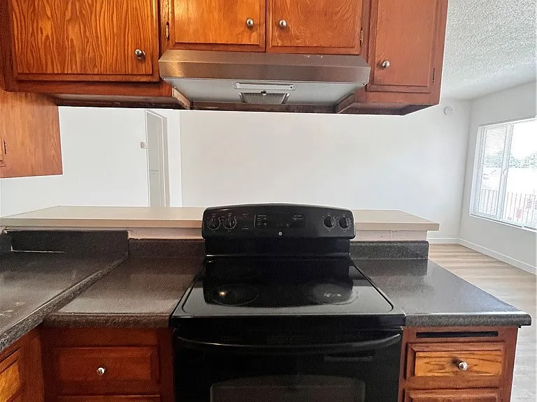 2844 Ardmore Ave #8 — Photo 5
