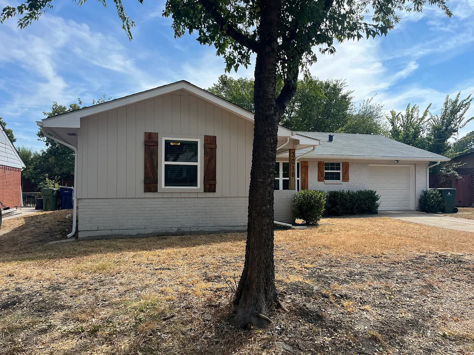 3 bed, 1.5 bath, 1188 sqft, $2,100 — Photo 2
