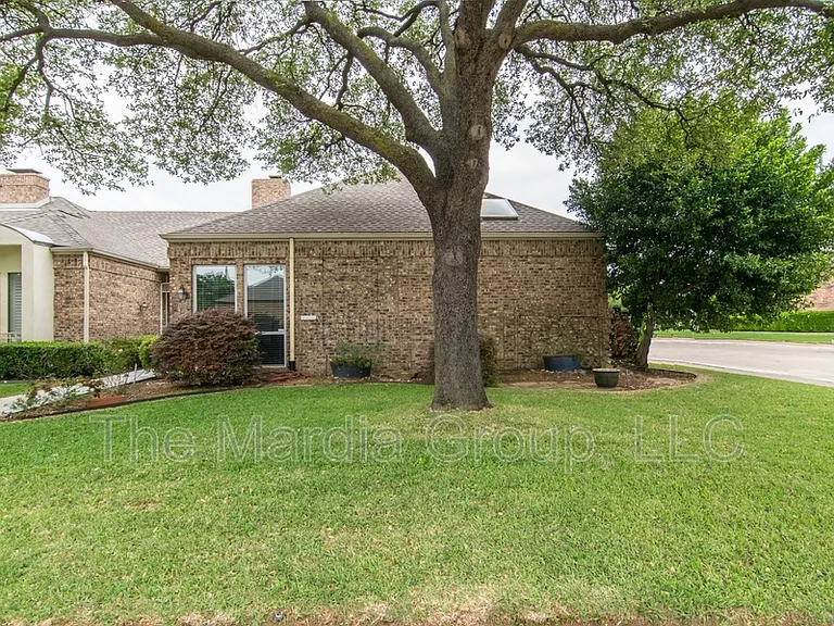 3215 San Sebastian Dr — Photo 2