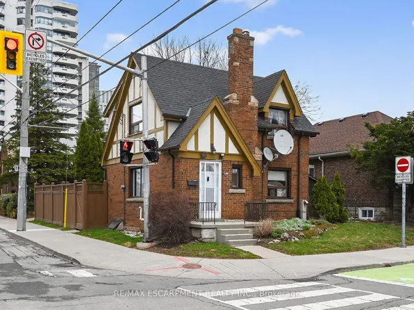 144 Hunter St W, Hamilton, ON L8P 1R1