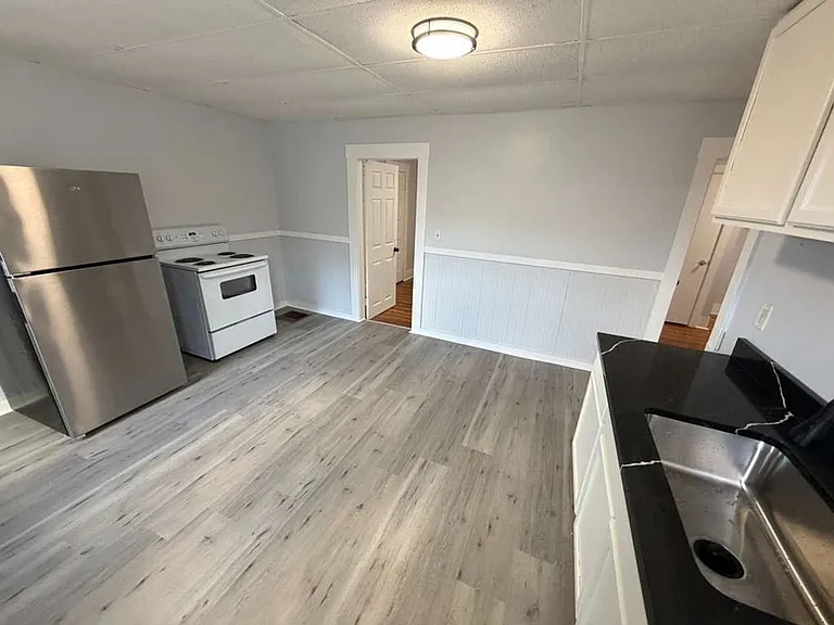 664 Main St — Photo 14