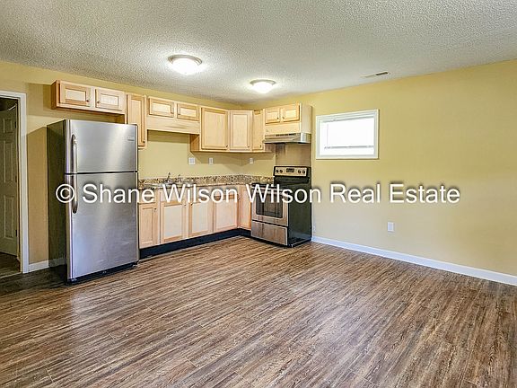3rd image of 804 1/2 Henderson Ave