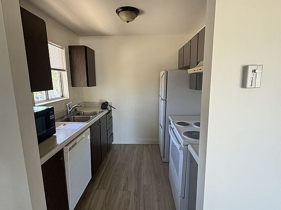 3rd image of 1305 Southwest Blvd #C
