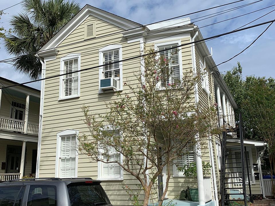 Front of house on Franklin. Single parking spot just next to kitchen door.