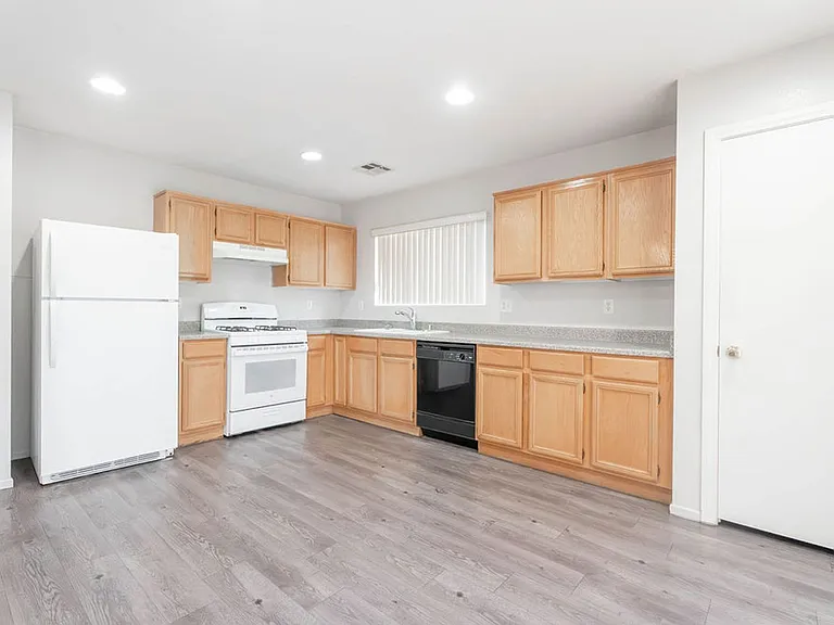 5531 Doubleday St — Photo 15