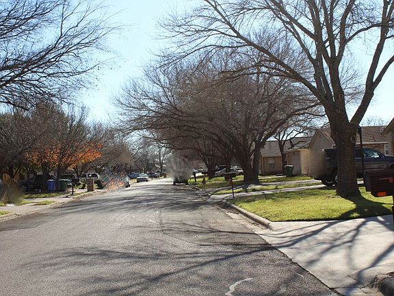 4th image of 16217 Parkway Dr
