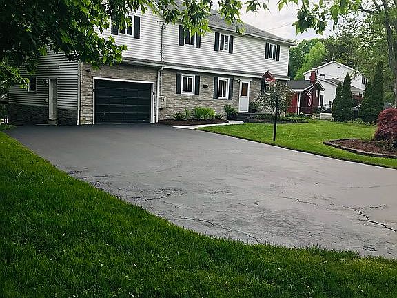 4th image of 3 Midvale Dr