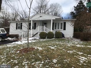 2 Hillside Dr, Quakertown, PA