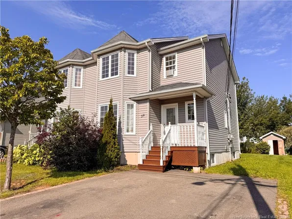 39 Christopher Cres, Moncton, NB E1G 0A4