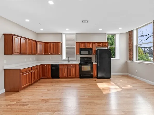 72 River St APT 3, Haverhill, MA 01832