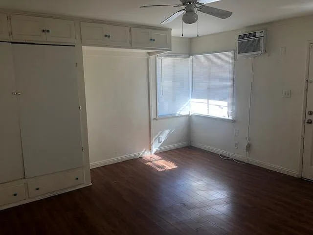3425 Fairmount Blvd #12 — Photo 12