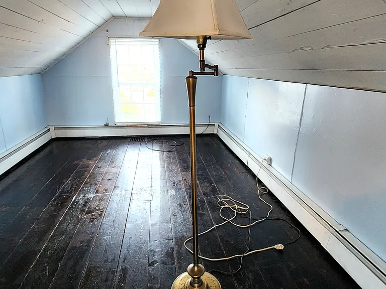 bonus room, could be a 2nd bedroom or office