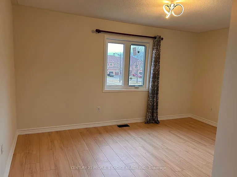 6885 Tassel Cres — Photo 24