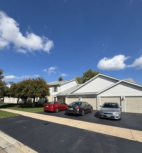 1163 N Red Oak Cir UNIT 4, Round Lake Beach, IL, 60073