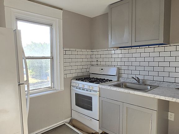 3rd image of 5370 W Oxford St Floor 2