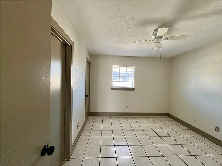 1042 W Village Ct #C — Photo 15