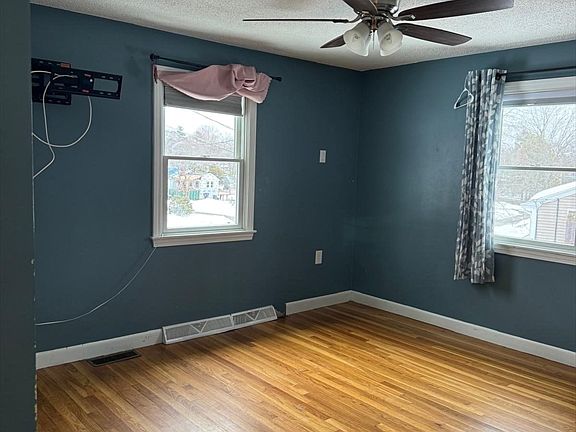 4th image of 22 Falcon St