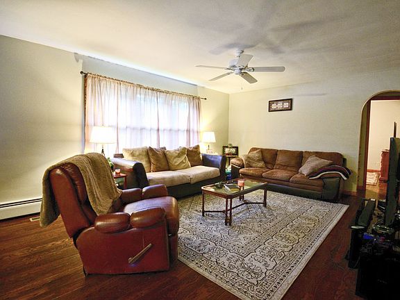 4th image of 2071 Uniondale Dr