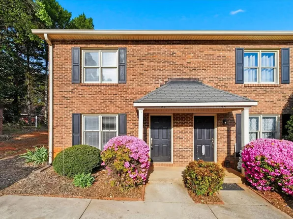 2433 1st St NW APT 21D, Hickory, NC 28601