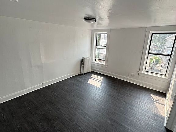 4th image of 160 Palisade St #2