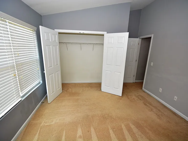 12736 Livengood Ln — Photo 17