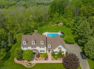 17 Country Oaks Rd, Lebanon, NJ 08833