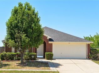 707 Ponselle Dr, Arlington, TX 76001
