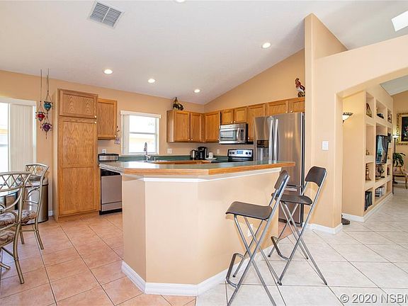 4th image of 16016 Magnolia Hill St