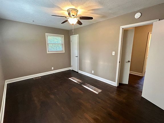 3rd image of 608 Marion Dr