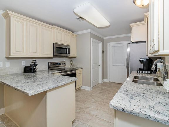 4th image of 202 Cheshire Cir