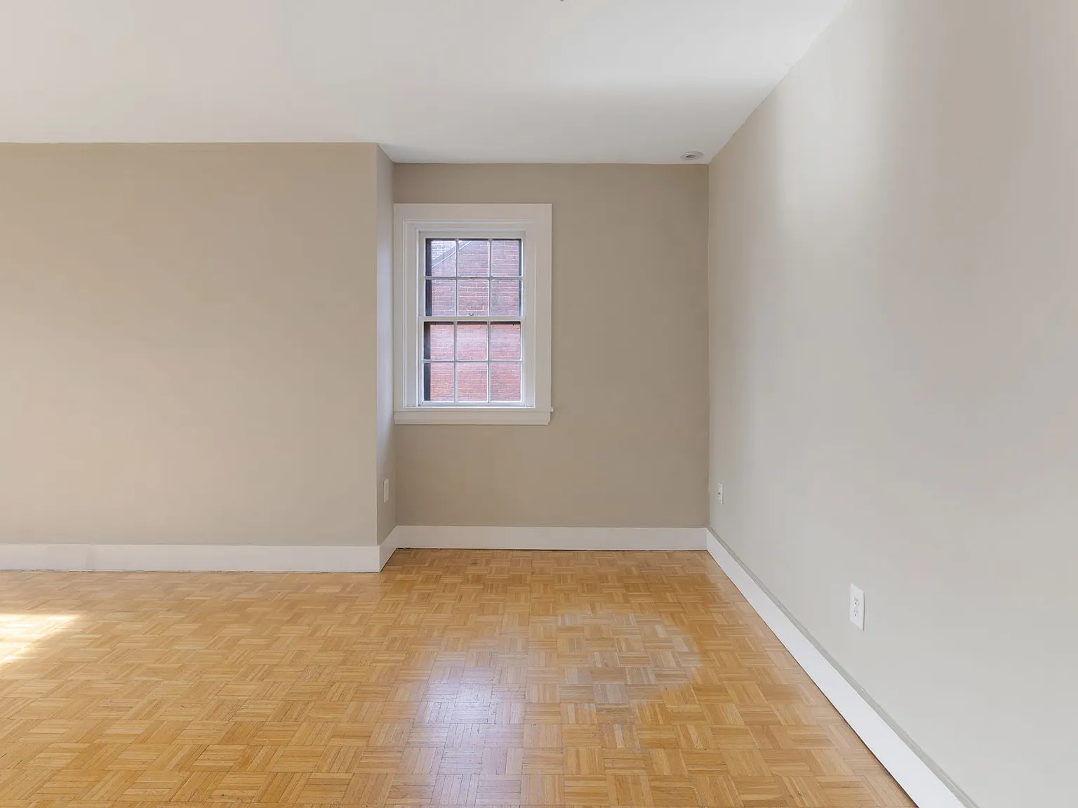 2 bed, 900 sqft, $4,500 — Photo 4
