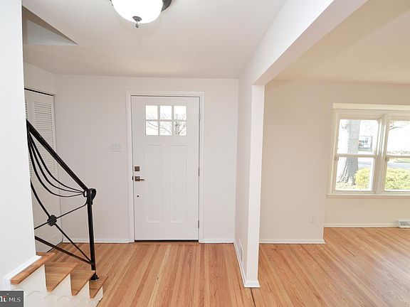 3rd image of 323 Brookline Ave