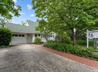 2 Hunter Ln, Levittown, NY 11756