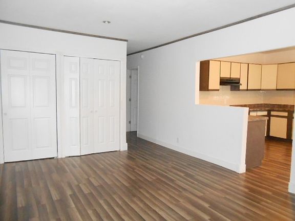 3rd image of 818 E Indiana Ave