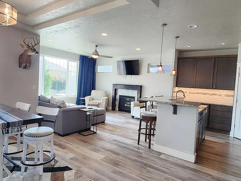 4516 Corvina St — Photo 2