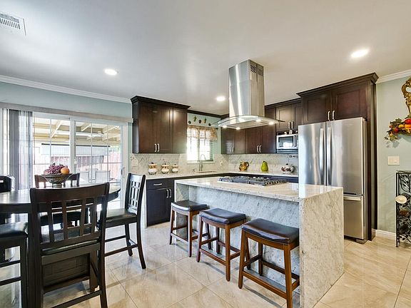 5th image of 713 Peter Pan Ave