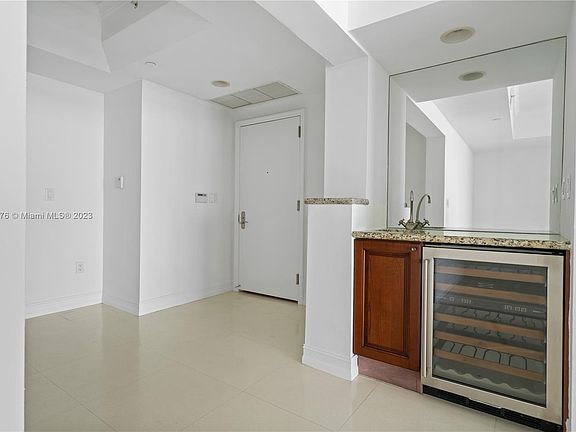 5th image of 17875 Collins Ave #3302