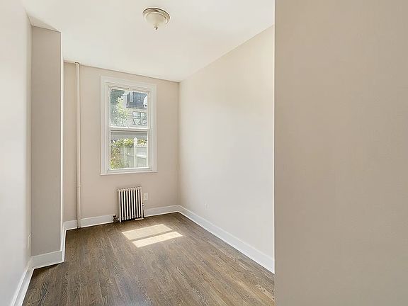 4th image of 460 Harman St #1