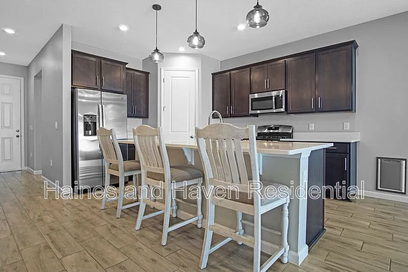 4 bed, 2.0 bath, 1907 sqft, $1,795 — Photo 3