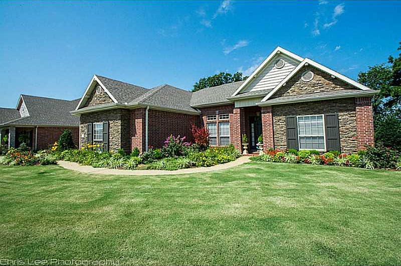 1st image of 3335 Gunnison Dr