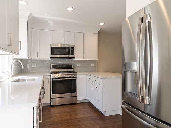 3rd image of 733 Whitesail Dr