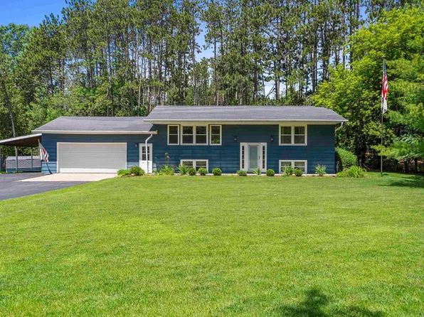 131 Dekard Ln, Little Suamico, WI 54141