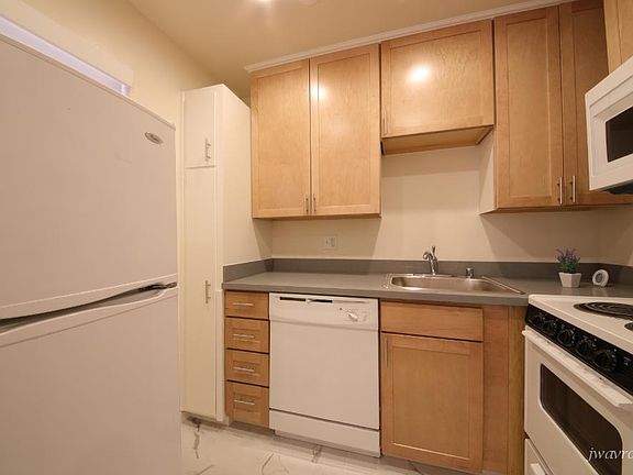 5th image of 1915 Greenwich St #7