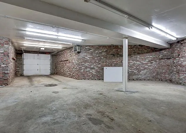Spacious garage