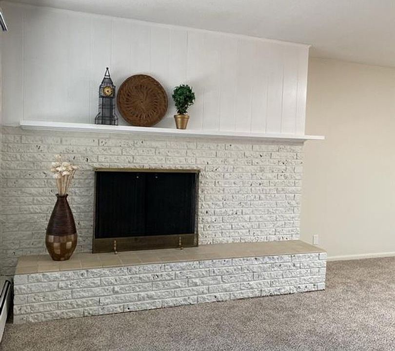 1st image of 1900 SW Roxbury Ave APT 5