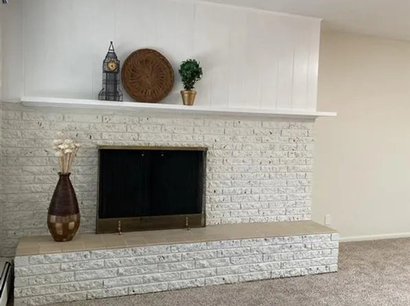 Contemporary 1 - & 2-bedroom apartment homes with lush greenery views!, 1900 SW Roxbury Ave APT 5, Portland, OR 97225